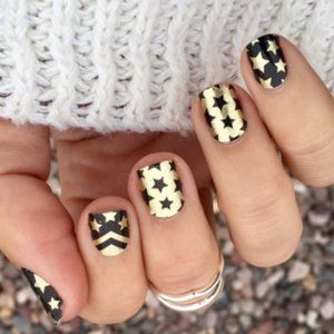 Color Street Nail Set - Salute to You